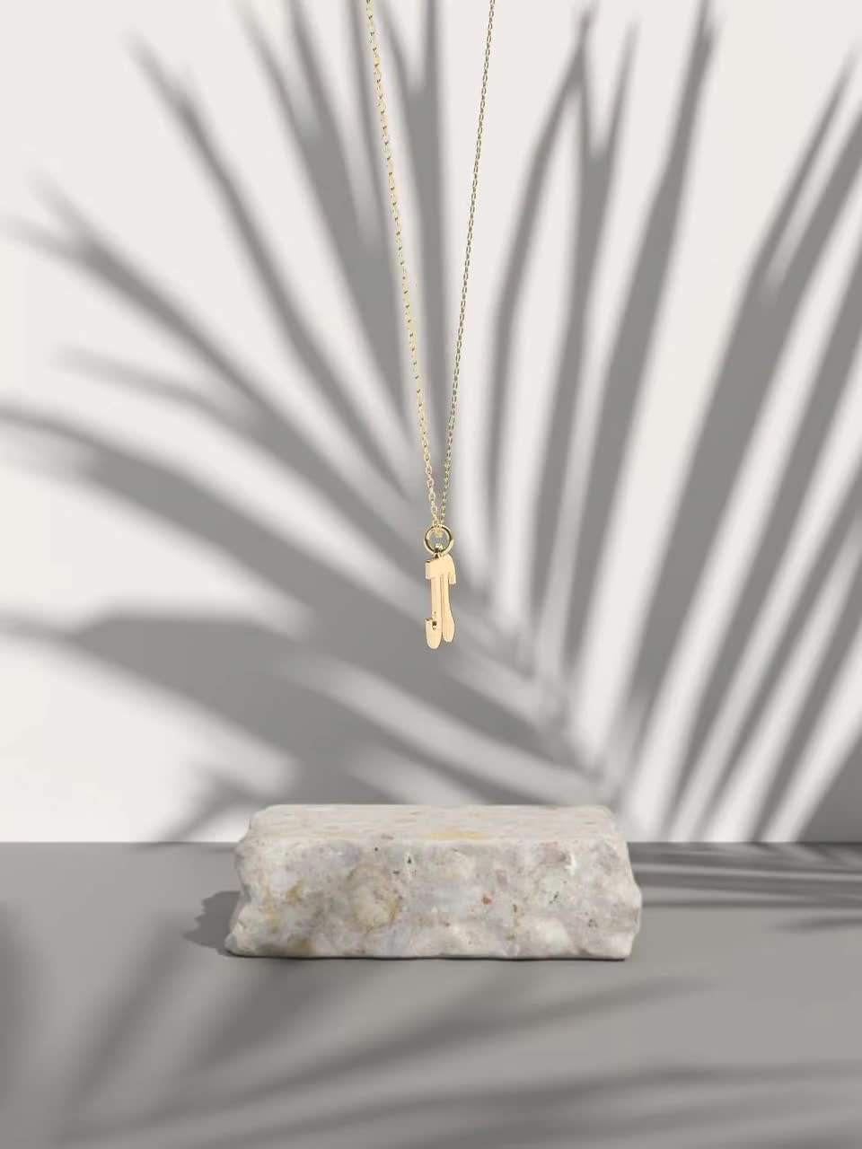 BNQL Collana Simbolo Pi In Acciaio Inox - Ciondolo Per Insegnanti E Amanti Della Matematica, Con Scatola Regalo