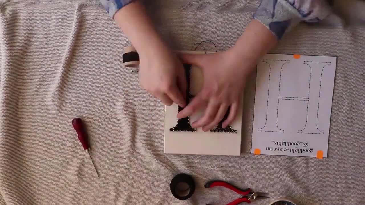 String Art Pattern - Ampersand Symbol (&) Template video poster