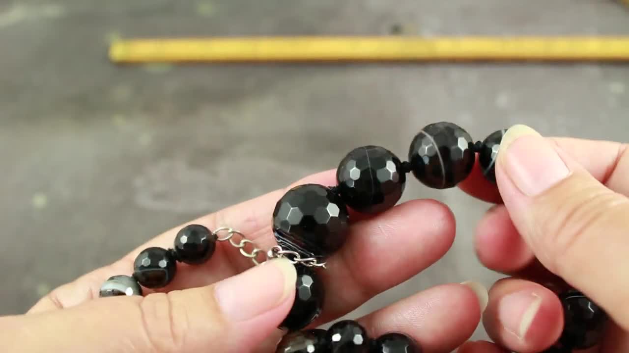 LAELIUS Antiques – Victorian Banded Agate Bead Necklace