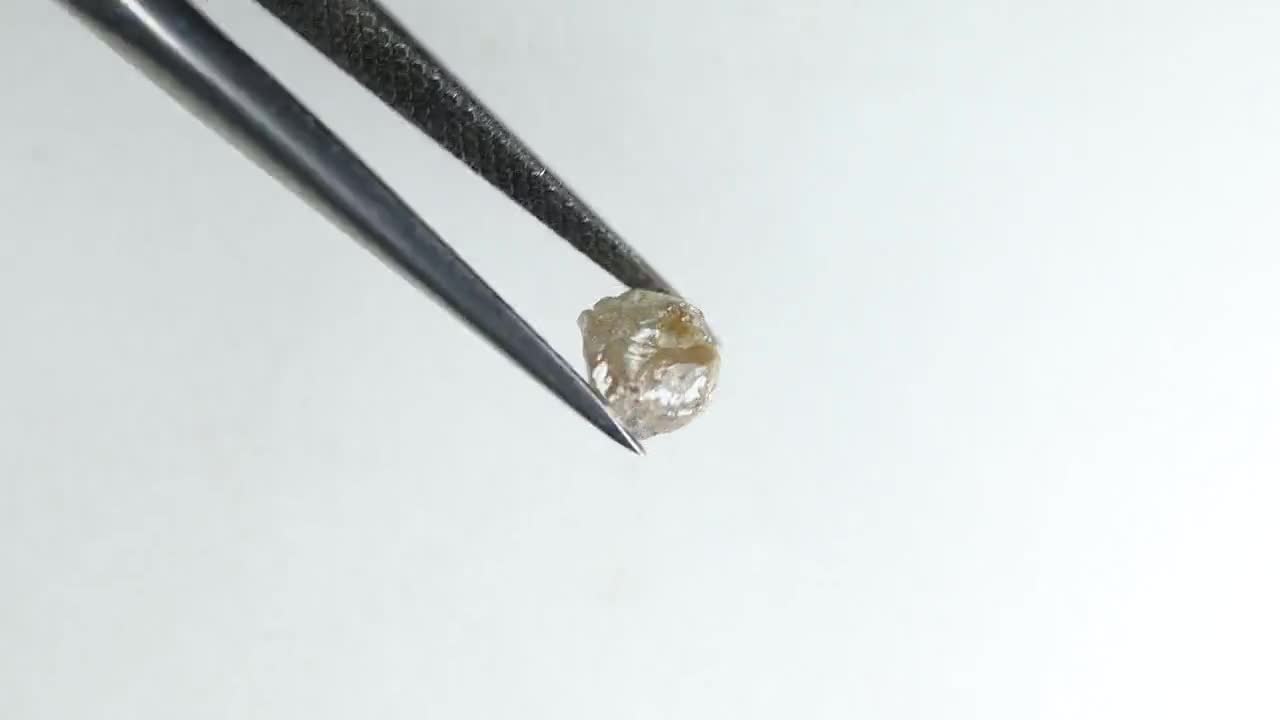 Diamant Brut Naturel Non Taillé - Poids 0.90-1.10 Carats - Couleur Rouge-Brun - Pour Usage Industriel Ou Collection