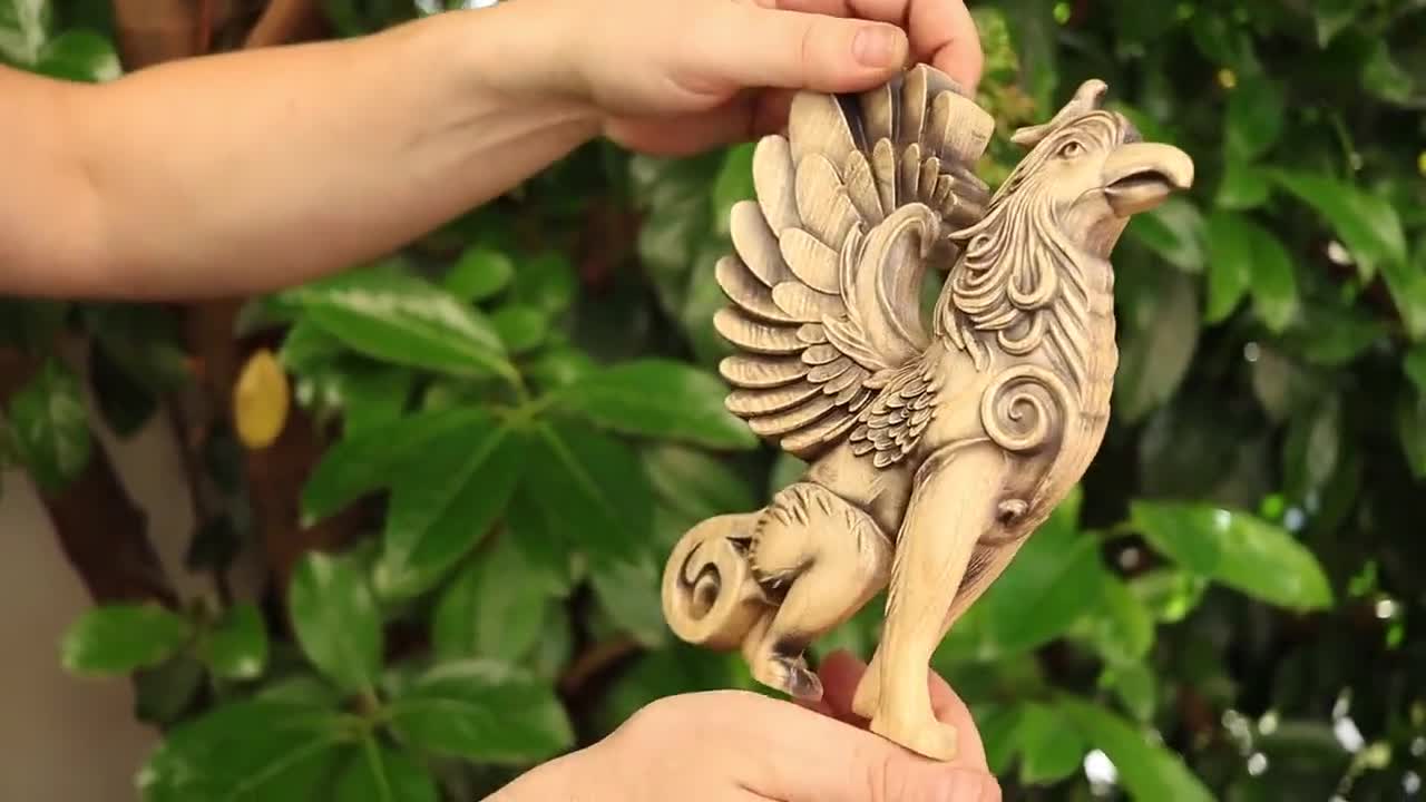 木製神話的生き物彫刻 木製グリフィン彫刻：神話の獣の芸術ギリシャ神話 - Etsy 日本