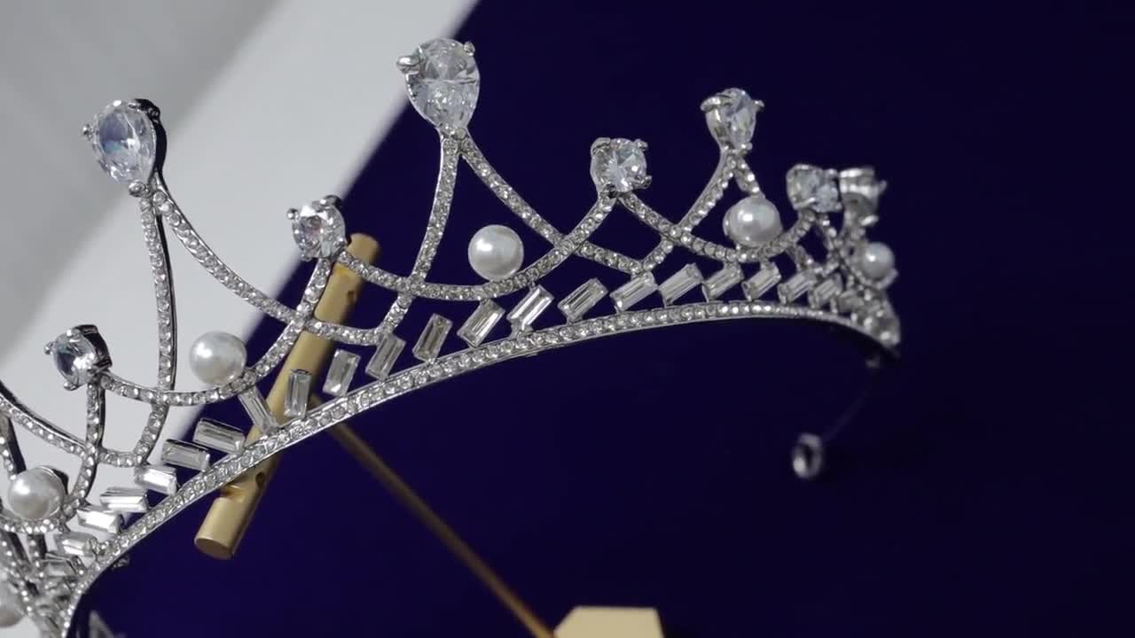 Diadema di perle Swarovski per la regina, diadema di corona nuziale,  diadema di nozze di cristallo, corona di nozze di cristallo, diadema sposa,  gioielli di nozze. -  Italia