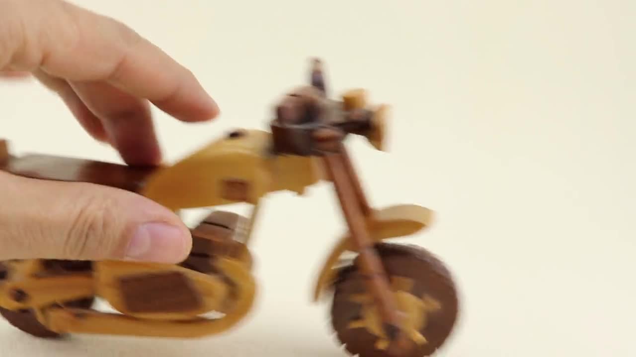 Figurine décorative vintage maquette moto en miniature en bois fait main