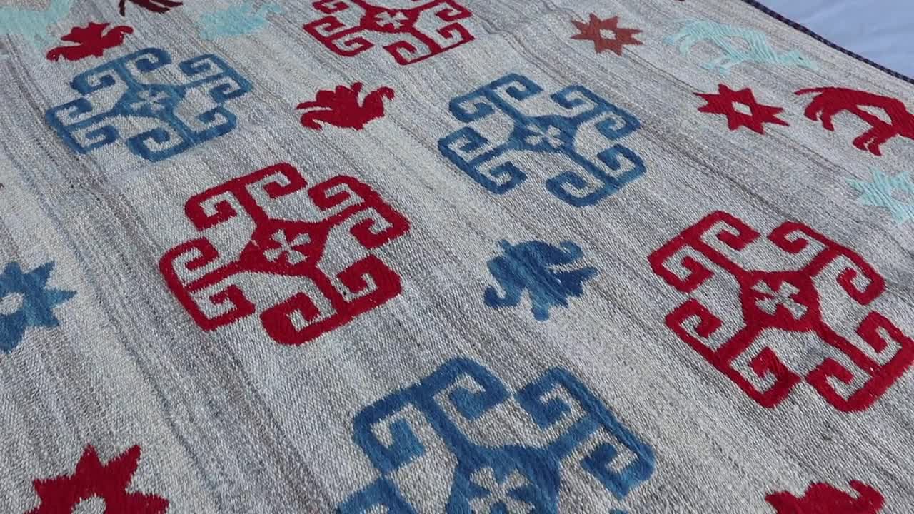 グレーのアフガンキリムラグ：手織りウールタペストリー、4'10 x 6'5