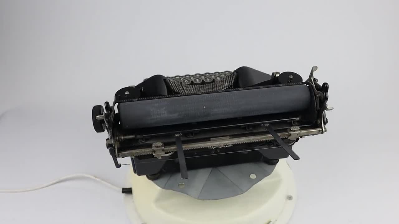 Erika Model 4 Vintage Typewriter by Seidel & Naumann Dresden