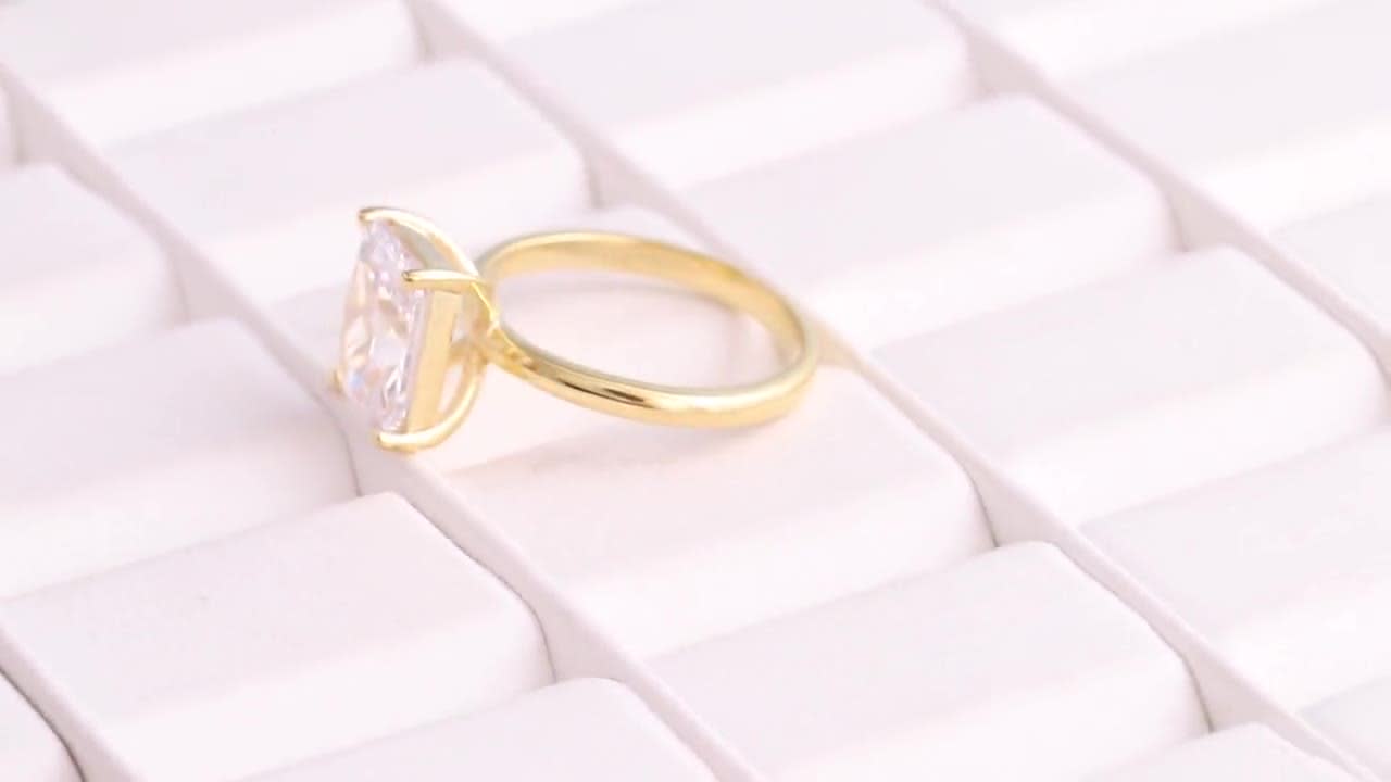 hu_ra Radiant Cut Solitaire Moissanite Engagement Ring Ring for Women