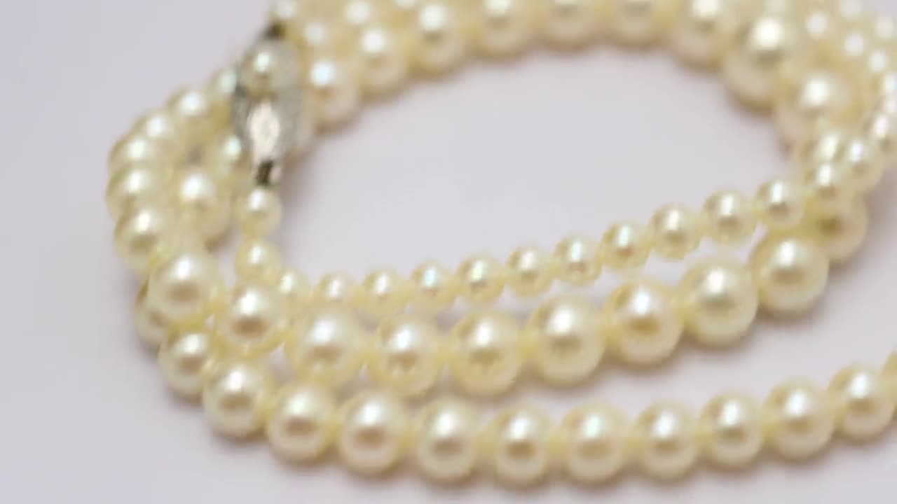 Vintage Mikimoto Pearl Necklace: 9k White Gold Graduated Pearls
