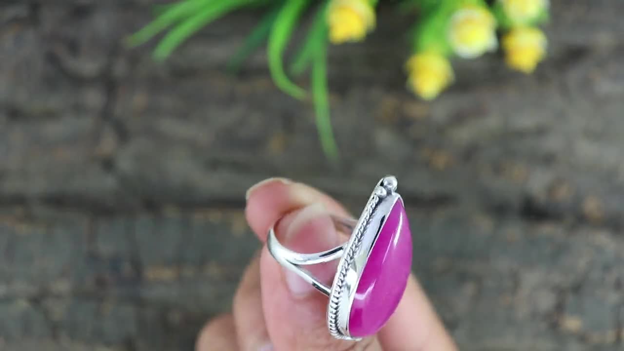 マゼンタ翡翠ステートメントリング：ハンドメイド925スターリング