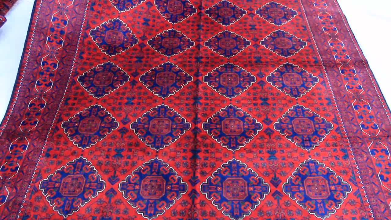 大きな赤いアフガニスタンウールラグ：7 x 10フィートの手作り