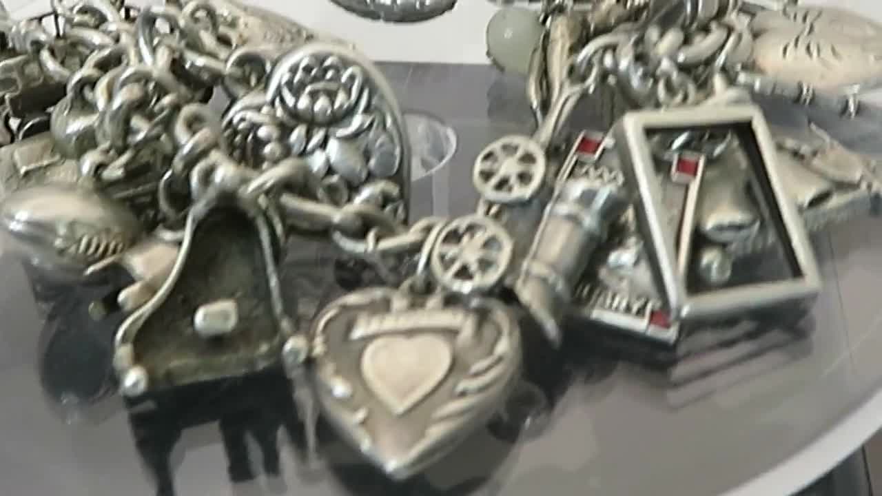 ヴィンテージ アンティーク チャーム ブレスレット。44 グラム