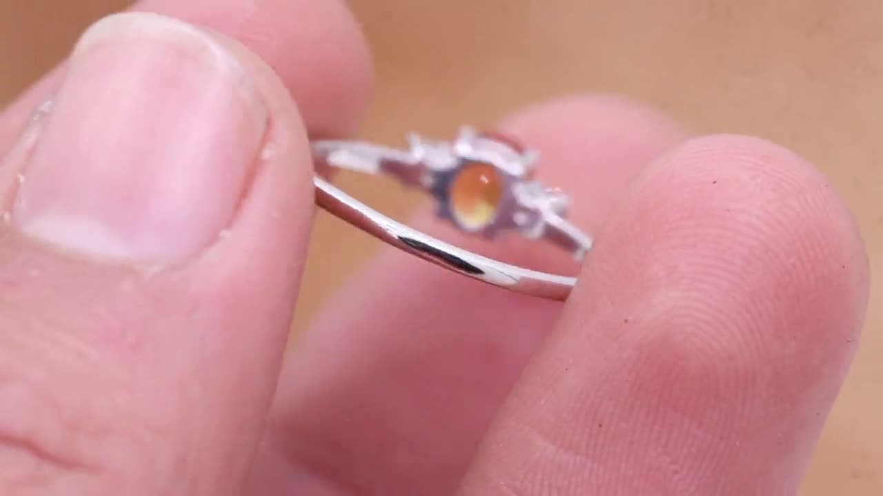 ミニマルなオレンジサファイア＆ダイヤモンド925スターリングシルバー