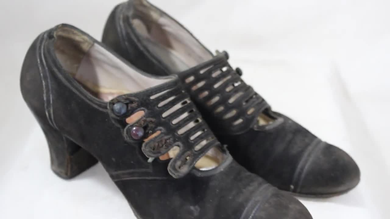 Antique Titanic Era Shoes 1910s Ladies Black Buttoned Suede Pumps 