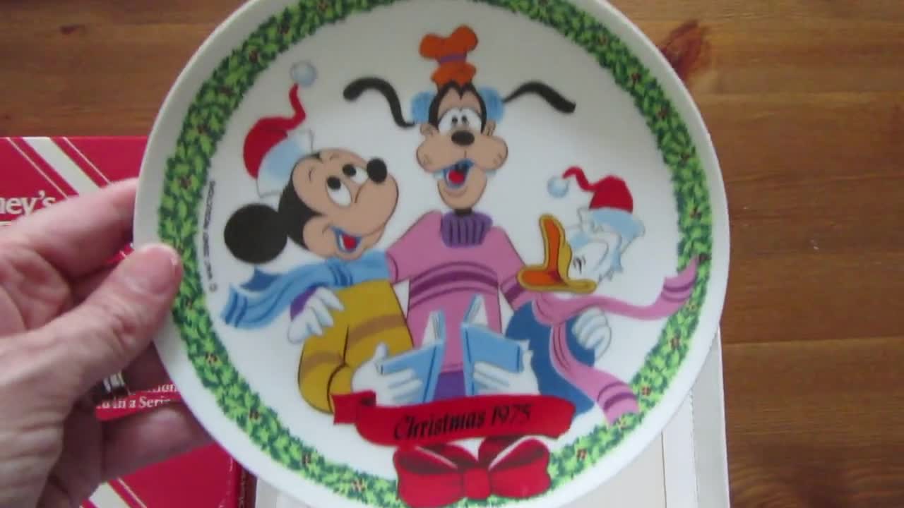 Schmid deals Walt Disney Character Plates - Christmas 1973-1976