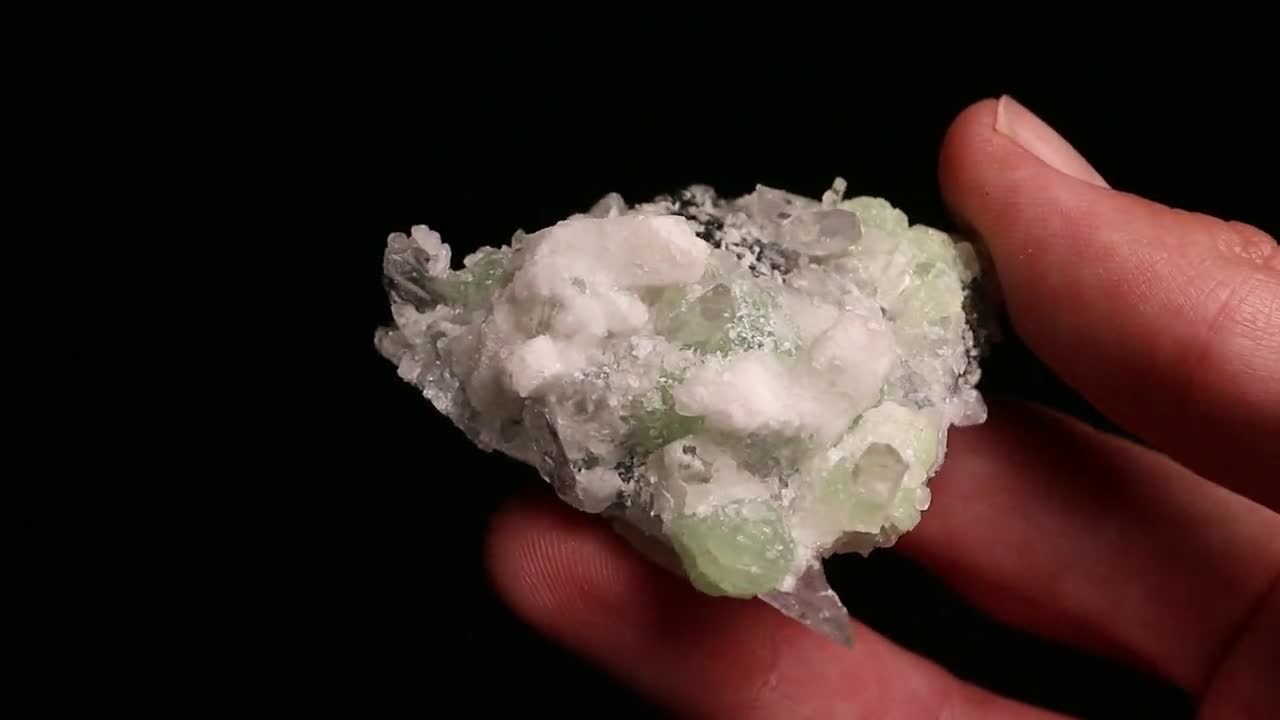 アポフィライト、クォーツ、プレナイト、ゴボボセベルゲ山、ナミビア