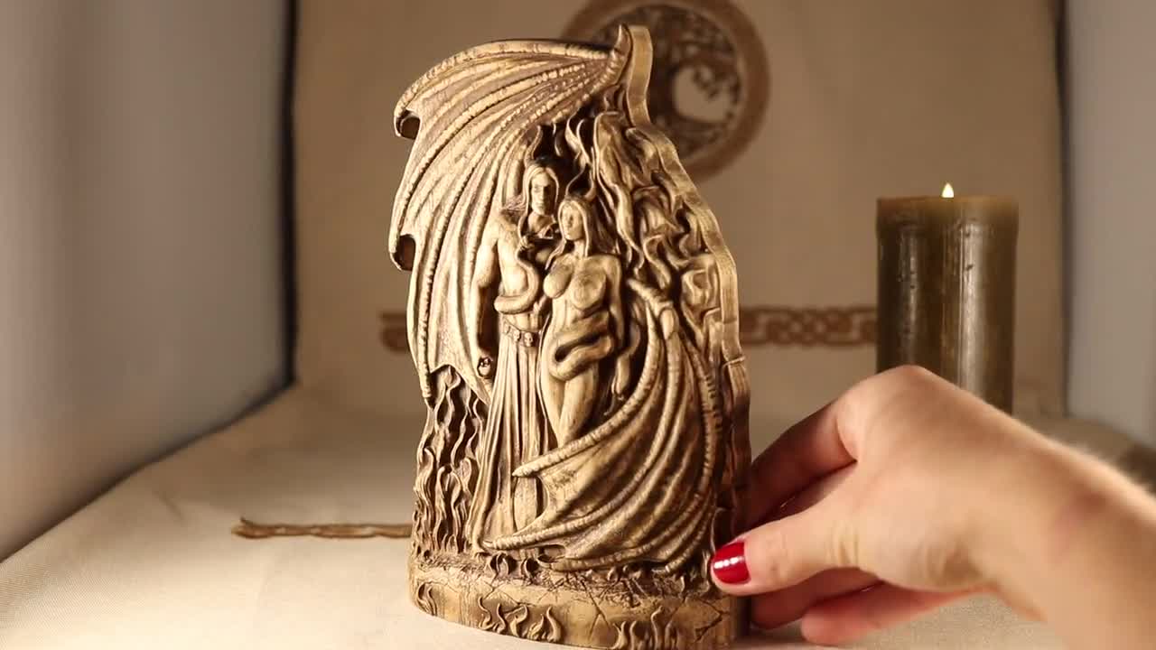 ルシファーとリリスの木製像：暗黒の女神オカルト装飾 - Etsy 日本