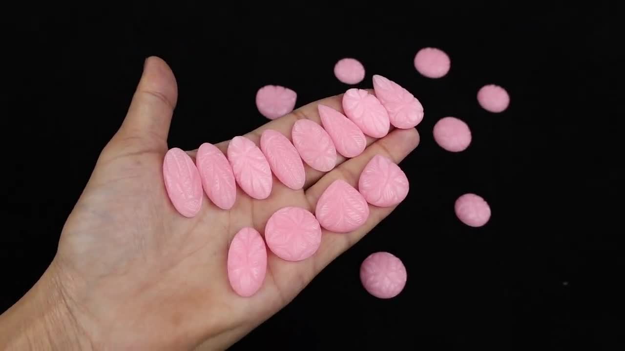 彫刻されたモハーベピンクオパール宝石ロット - ミックスシェイプ