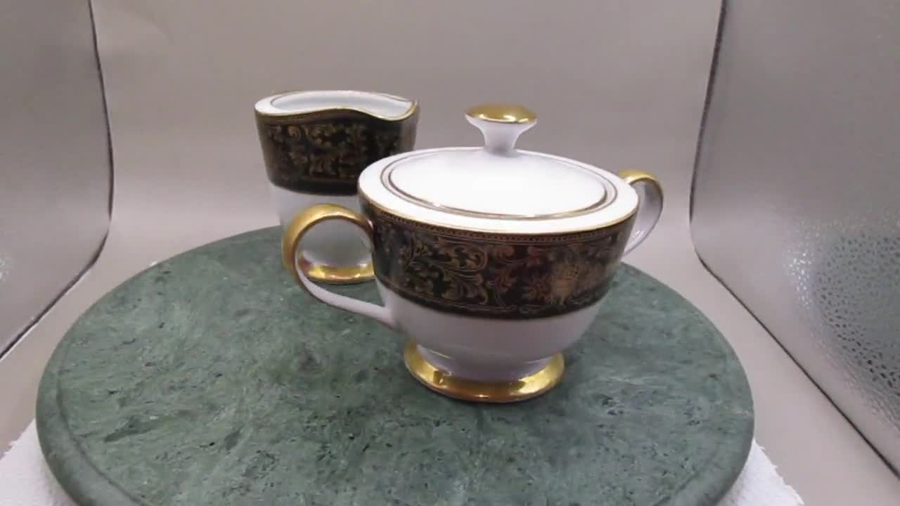 ロイヤルダッチェス クリーマー＆シュガーボウル：ファインチャイナ