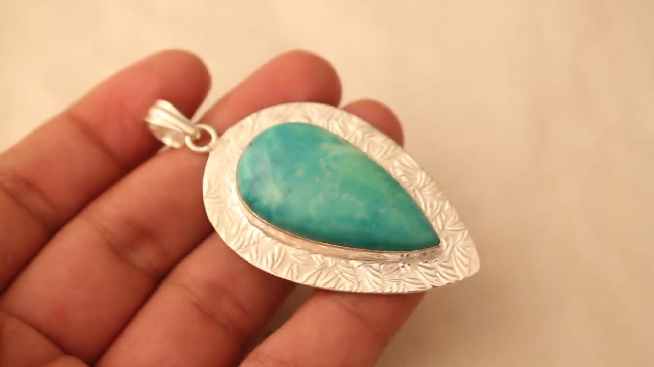 スターリングシルバーのチベットターコイズペンダントネックレス