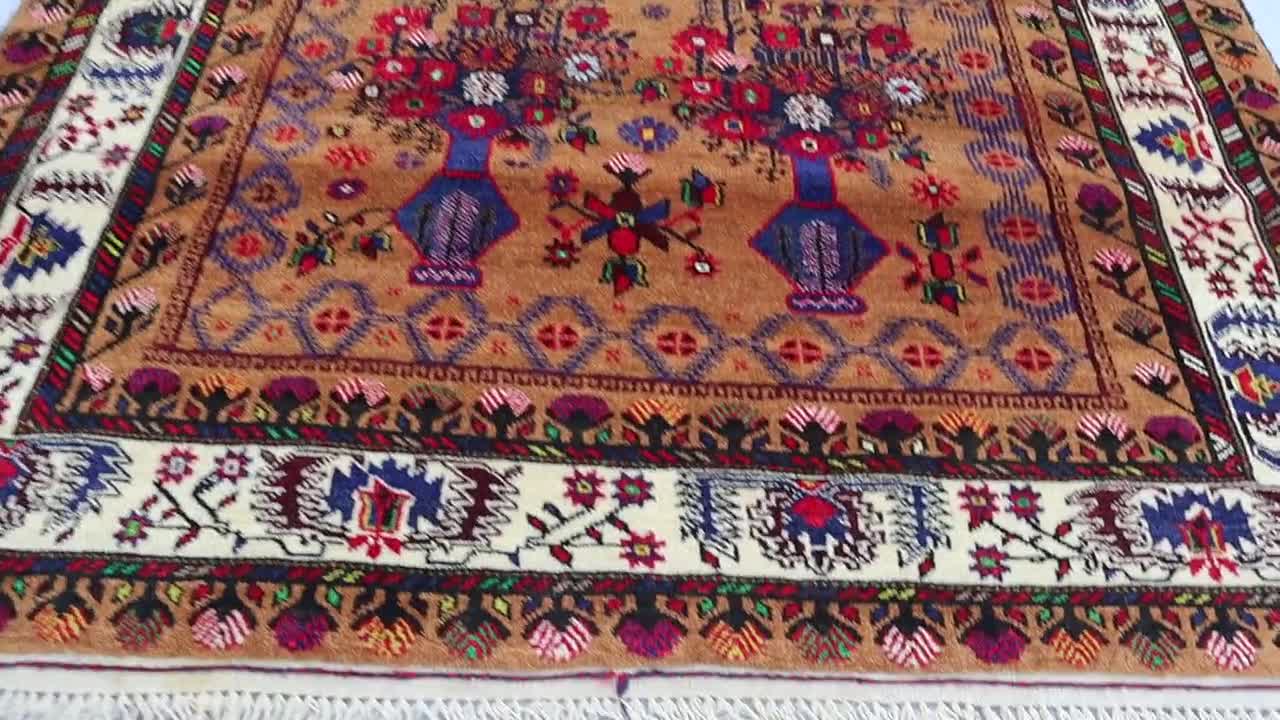 4'4x7'4フィート、ベージュブルーヴィンテージトルクメンバルーチラグ