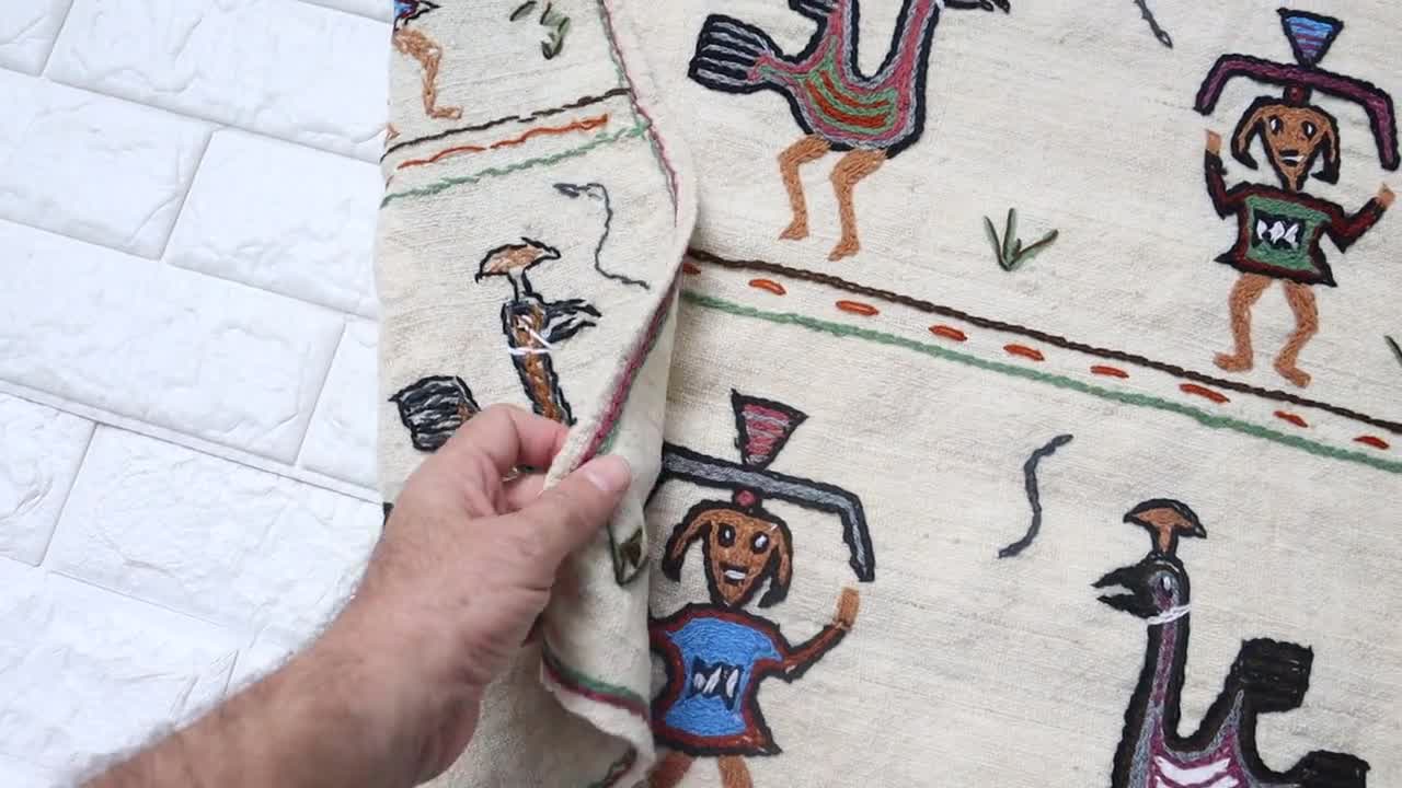 ペルー手織タペストリー ヴィンテージペルーウールタペストリー：手刺繍のチムー民芸壁掛け