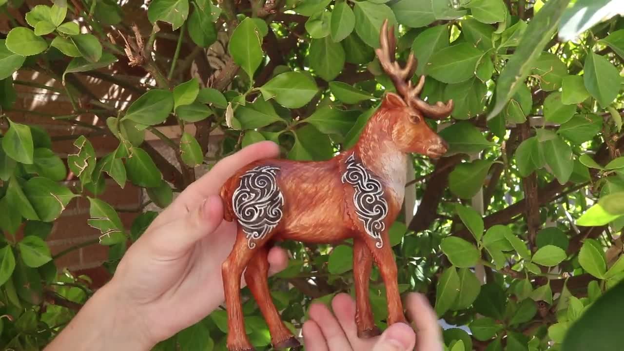 木製の鹿の像：ケルトノット異教の装飾北欧神話 - Etsy 日本