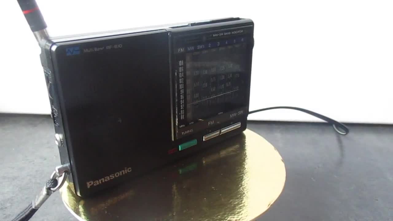 Panasonic RF- B10, world band,radio reciever small pocket size, made in  Japan, 1978.