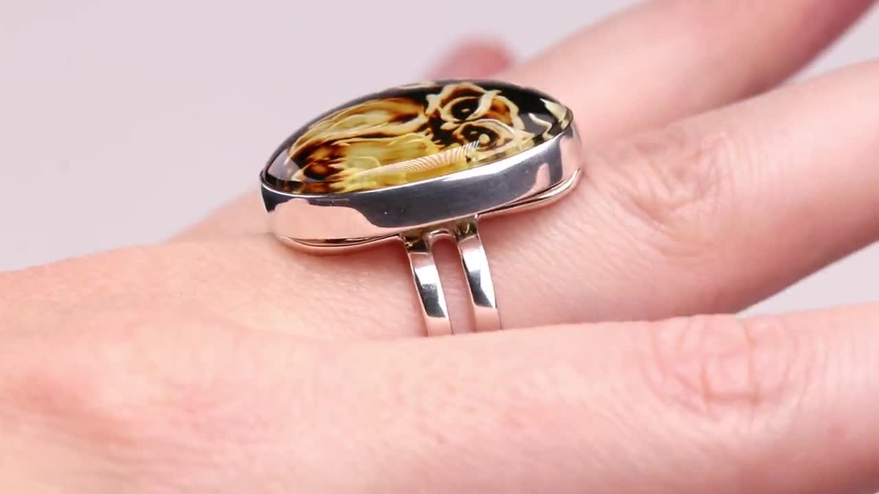 Hand carved cameo ring : beautiful offers statement made of Baltic amber and sterling silver.