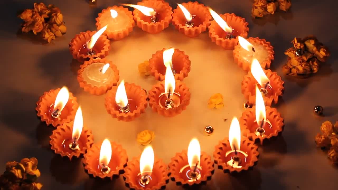 Set Di 4 Federe Per Cuscini Diwali – 50x50 Cm, In Lino, Stampa Termica Con Diya E Luci, Decorazione Casa Festiva Indiana