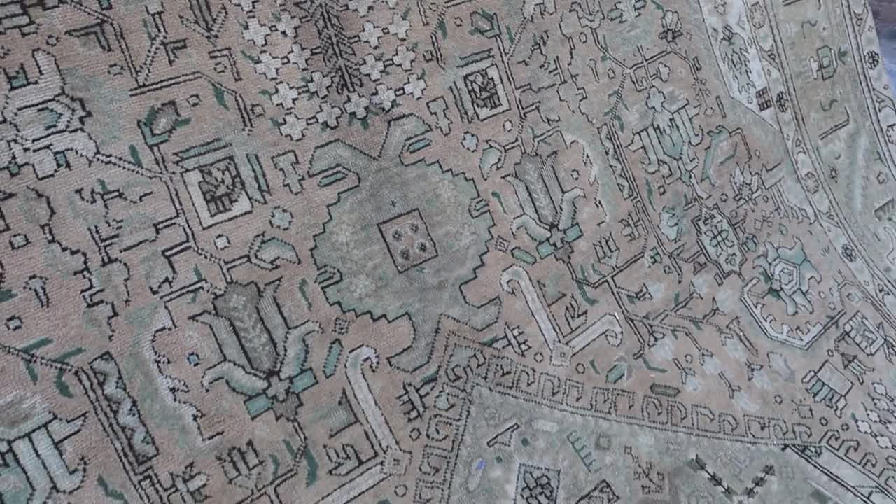 8 x 11フィートのヴィンテージアフガンラグ：手織りウール、落ち着いた