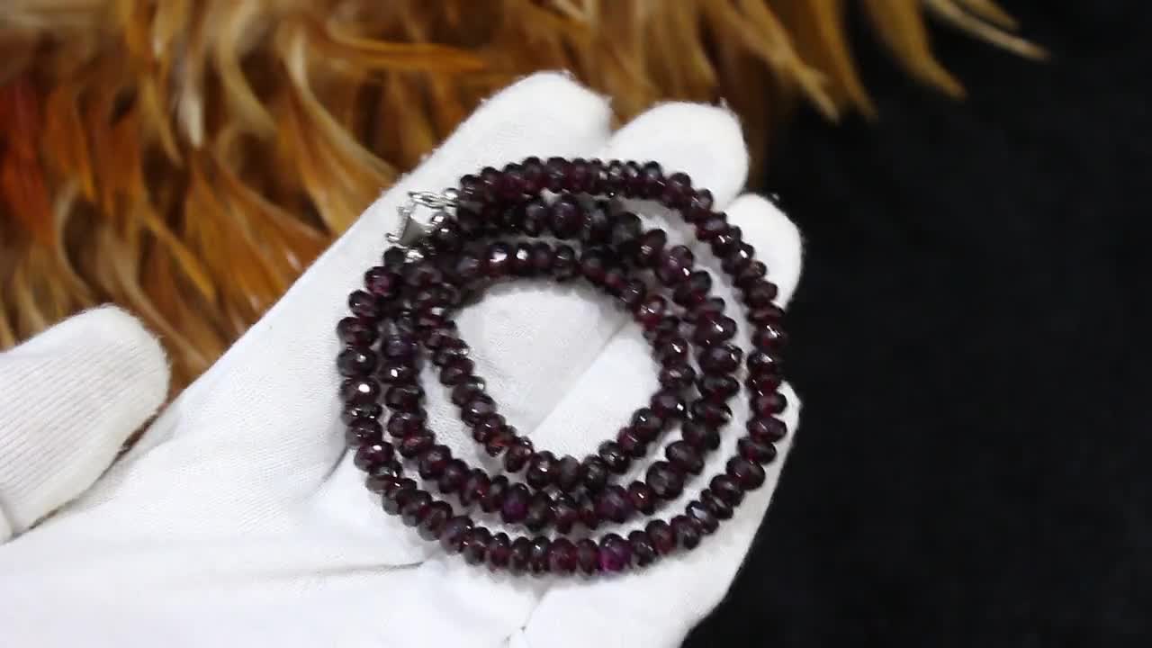 Splendida Collana Di Perline Di Design Con Pietre Preziose