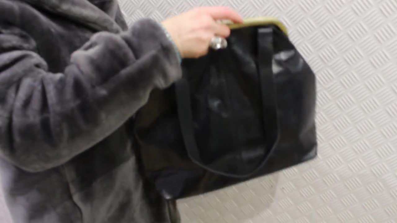 Small Clip Frame Handbag Black Hard Shiny Leather Top Clasp