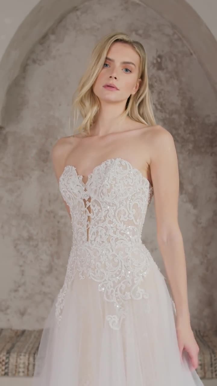 Romantic A-Line wedding dress with sweetheart neckline Romantic A-Line wedding dress with sweetheart neckline