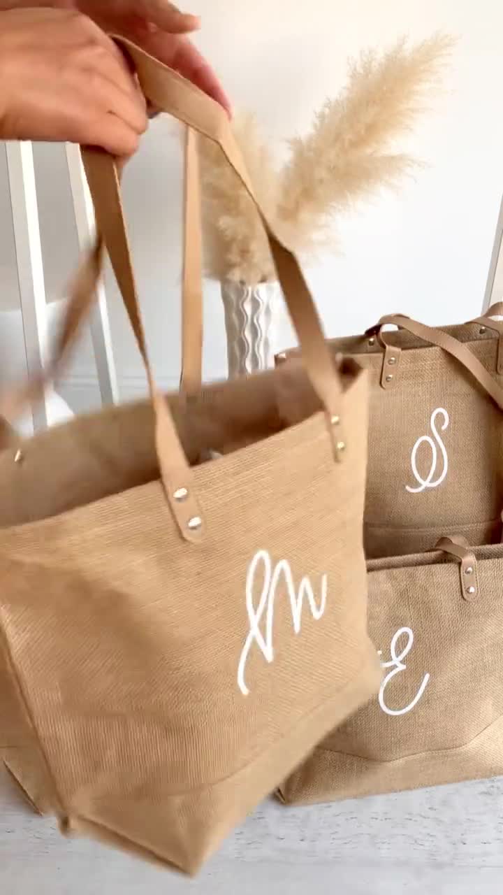  Initial Beach Bag for Women with Makeup Bag, Jute Tote Bag for  Beach Accessories with Inner Pocket, Embroidery Personalized Gifts for  Birthday and Friend Her (Letter T): Home & Kitchen