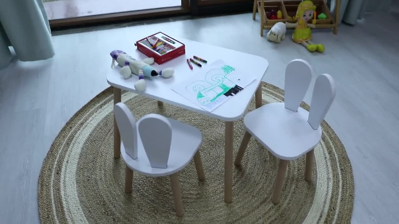 Juego de mesa y silla de madera para niños pequeños: mesa para niños y  silla de conejito, escritorio y silla de madera para niños, mesa y silla de  actividades Montessori 