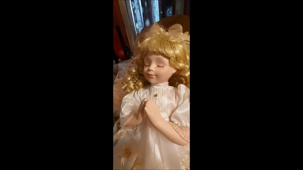 DOLK（ドルク）　Praying Girl Praying Porcelain Girl Doll 10