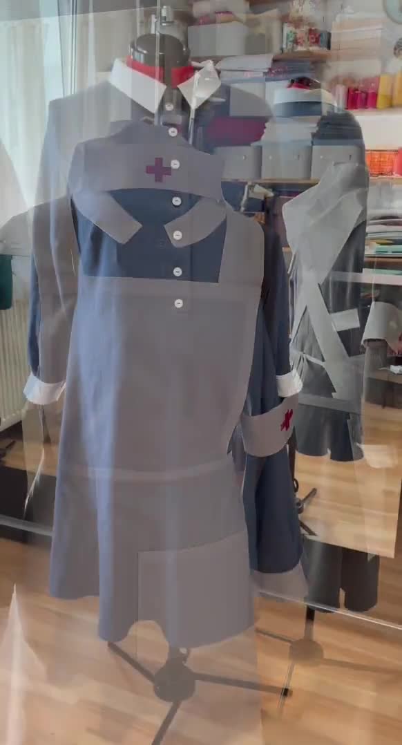第二次世界大戦をイメージした従軍看護師制服 – 本格的な手作り