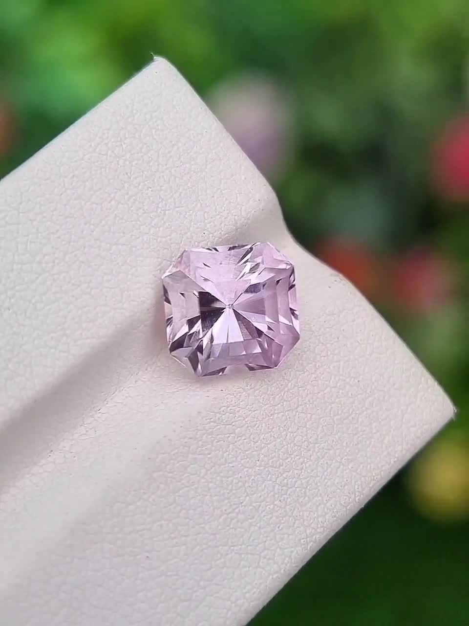 ピンクインペリアルトパーズ：4.57カラットのエメラルドカット