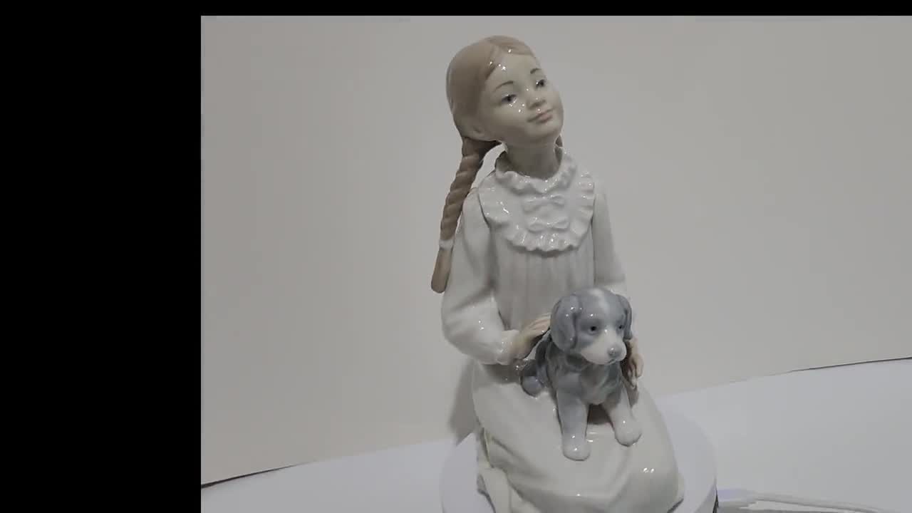 NAO by Lladro フィギュア：子犬を抱いた少女、ヴィンテージ