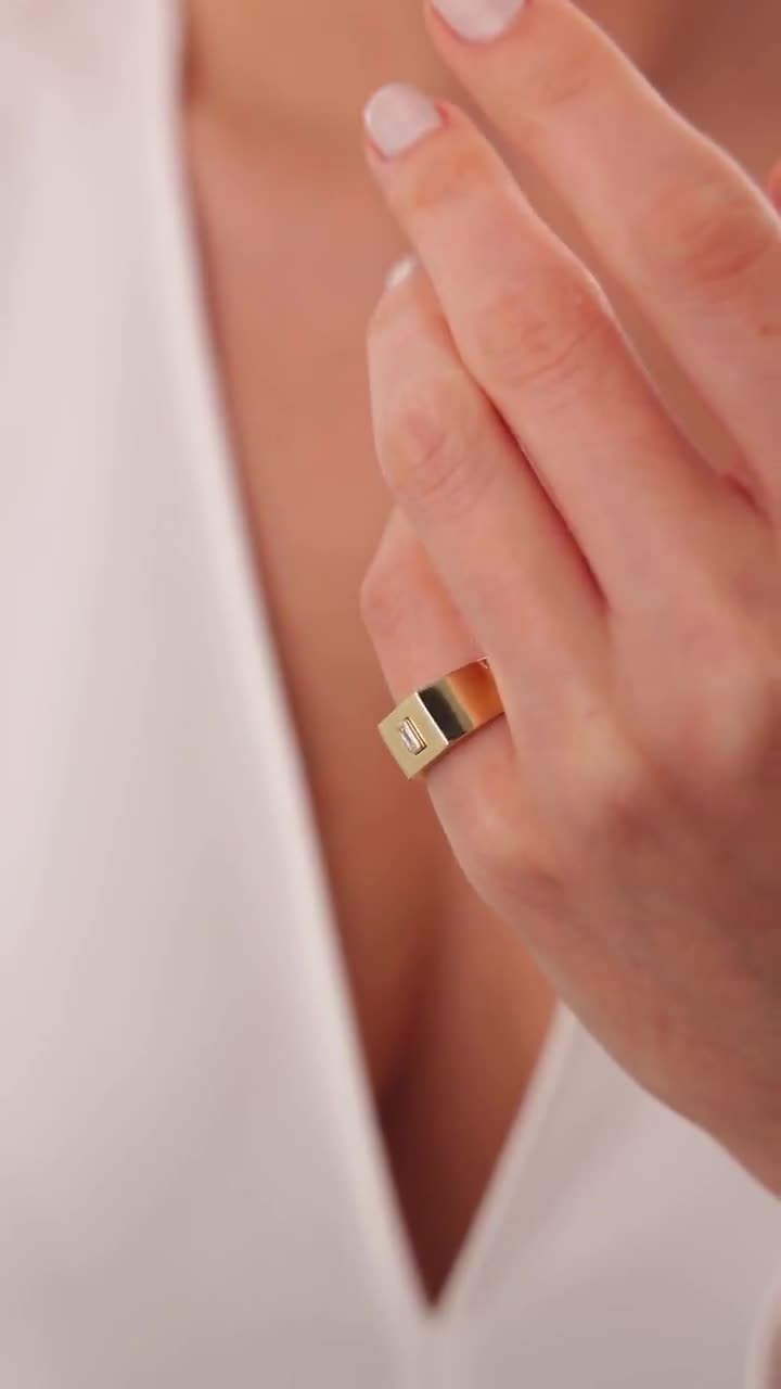 18K Gold Pinky Ring / Square Signet Ring / Baguette Diamond - Etsy