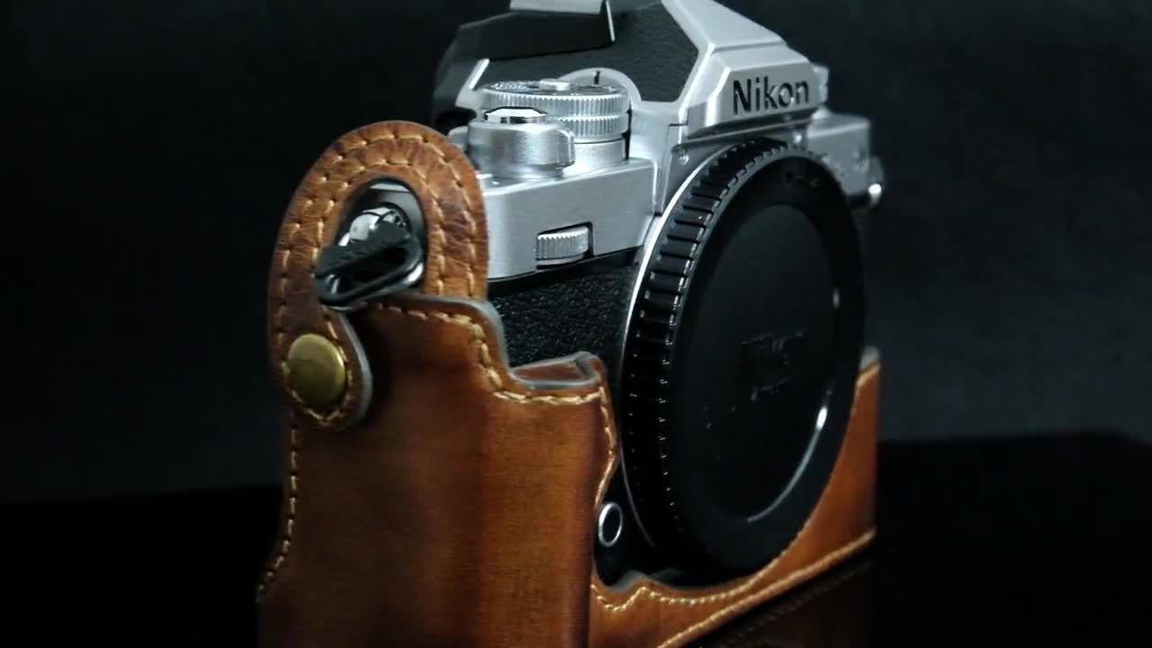 Nikon ZFC用牛革ケースには、レザーヴィンテージフルケース