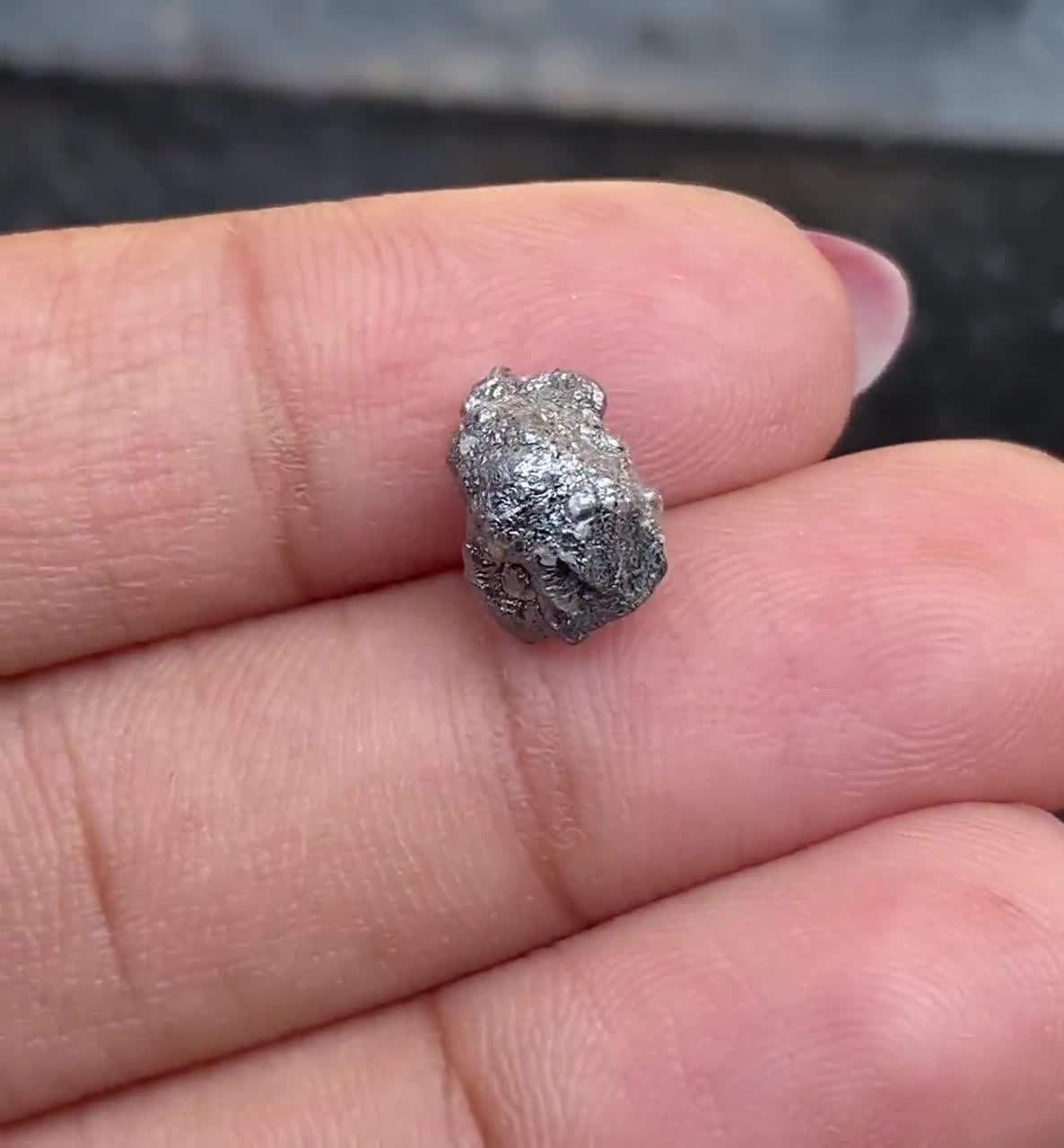 3.48カラット、9.9 x 7.7mm、天然ダイヤモンド原石、カットされてい