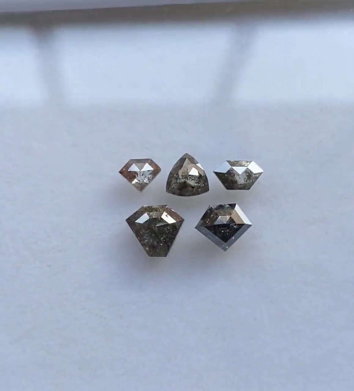 2.84カラット、3.9～6.0mm、天然ルースダイヤモンド、ミックスシェイプ