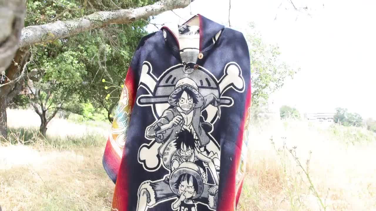 ONE PIECE – Felpa Poncho In Pile Corallo Con La Ciurma Di Cappello Di Paglia, Taglia Adulta, Colore Nero