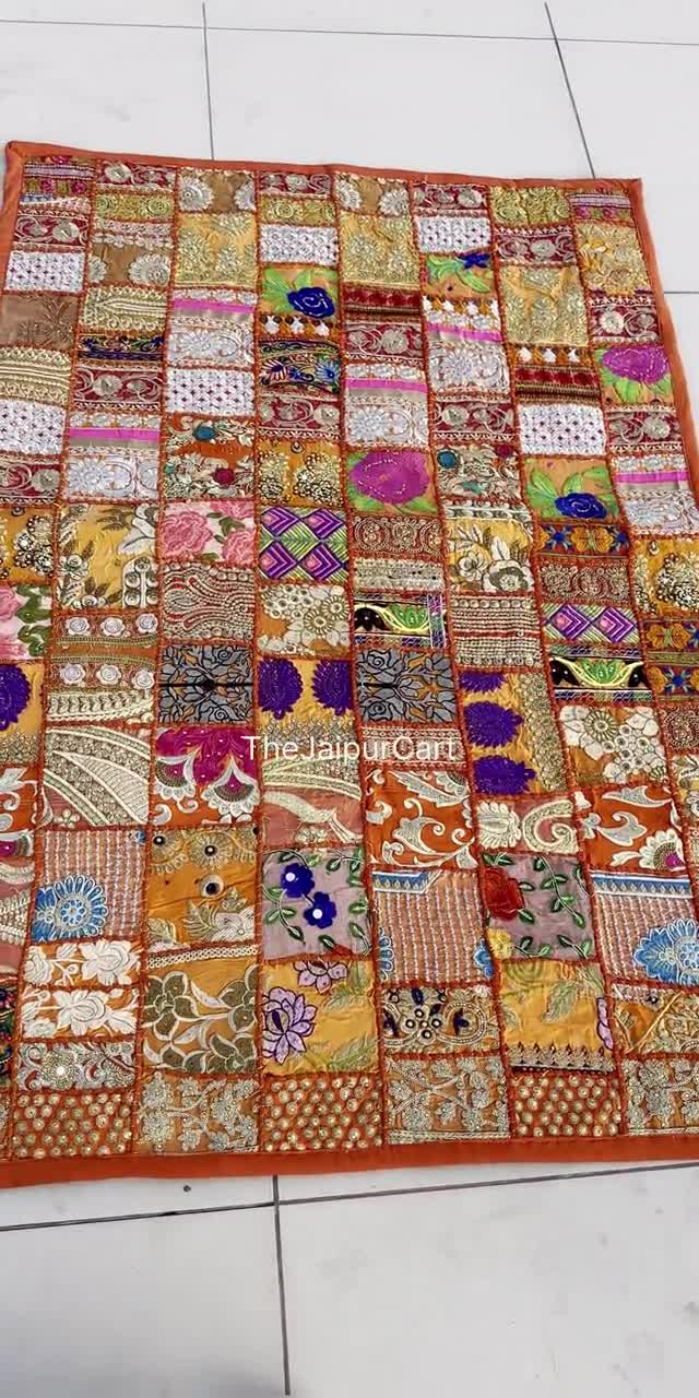 Tenture Murale Indienne Patchwork - Broderie Artisanale - Sari Vintage - 81 X 40 Cm