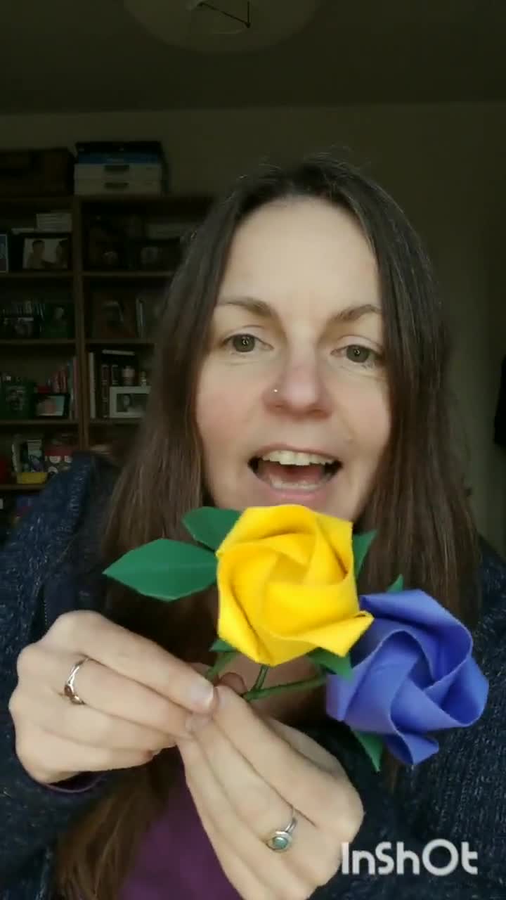 Bouquet di rose di carta, fiori di origami rosa e avorio, regalo ecologico  per lei, regalo di anniversario per moglie, fiori finti -  Italia