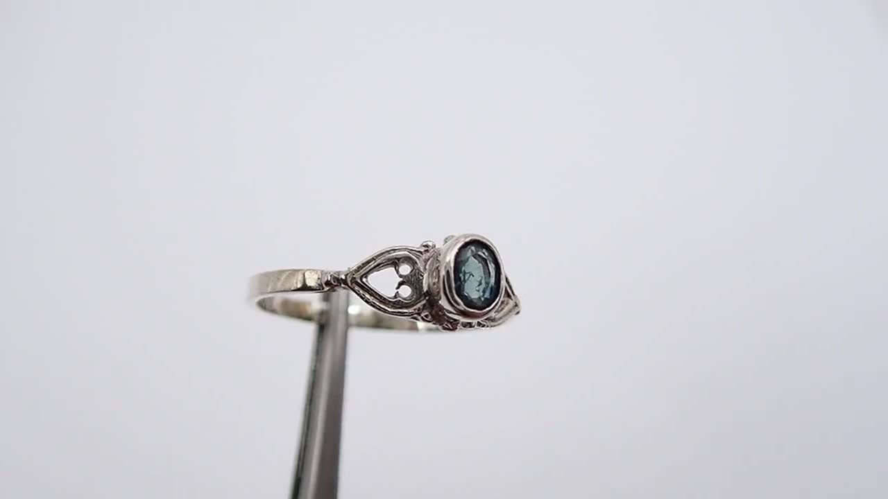 RARE !! SAPHIR VERT D'AUSTRALIE : 5.2 mm x 3.5 mm ★★ p429.129t