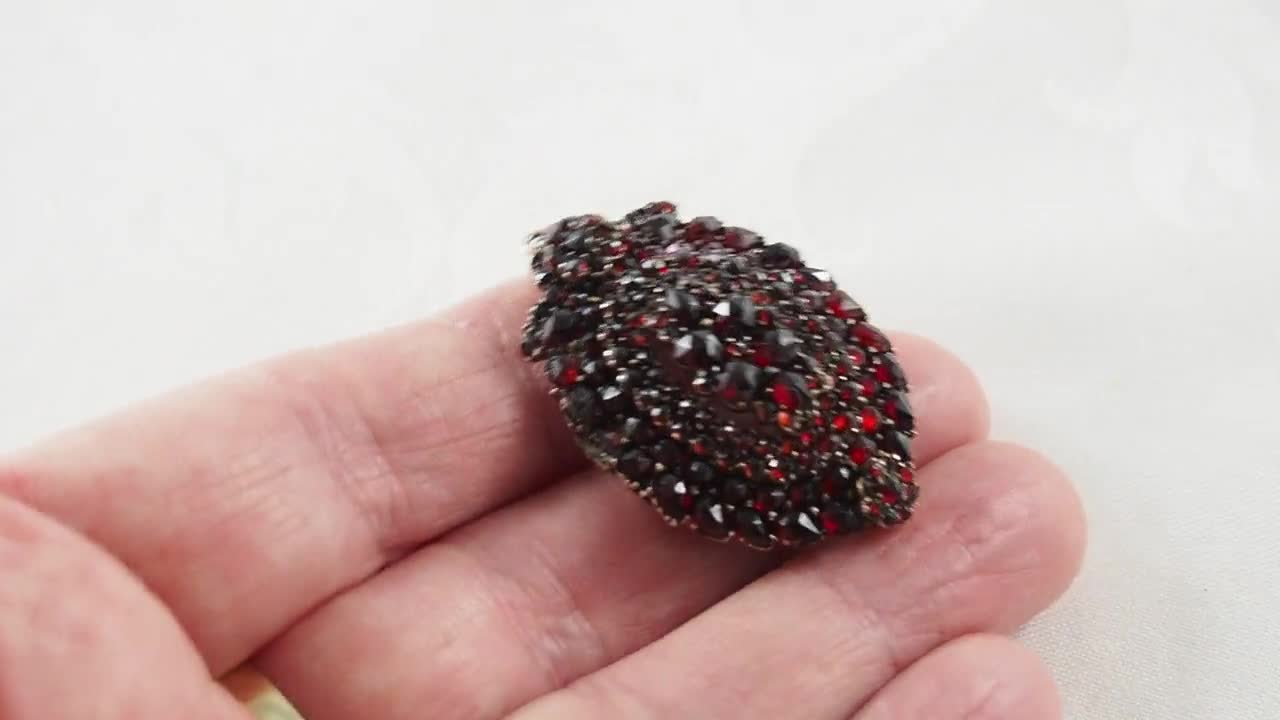 アンティーク ビクトリア朝時代のボヘミアン ガーネット