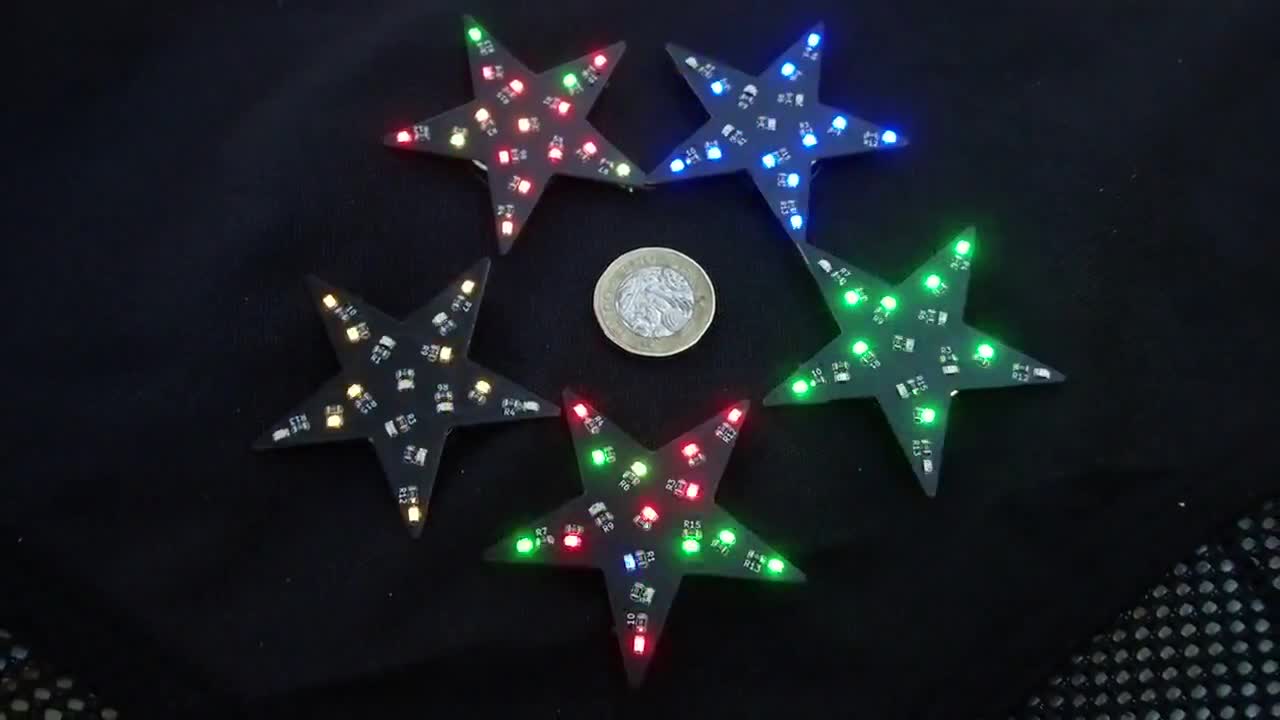 LED blinkender Weihnachtsstern Pin Badge