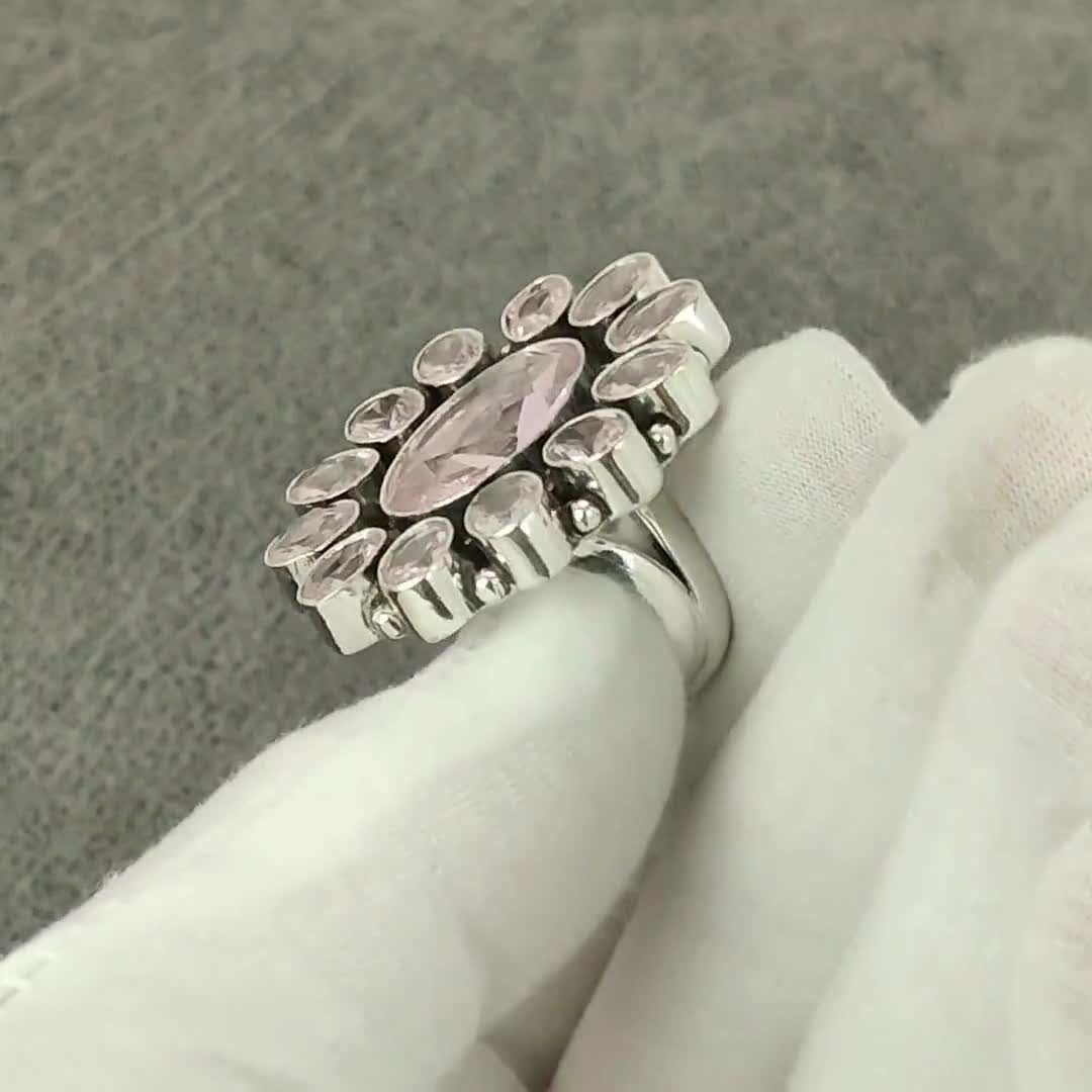 ピンククンツァイトリング：スターリングシルバーのフラワーデザイン