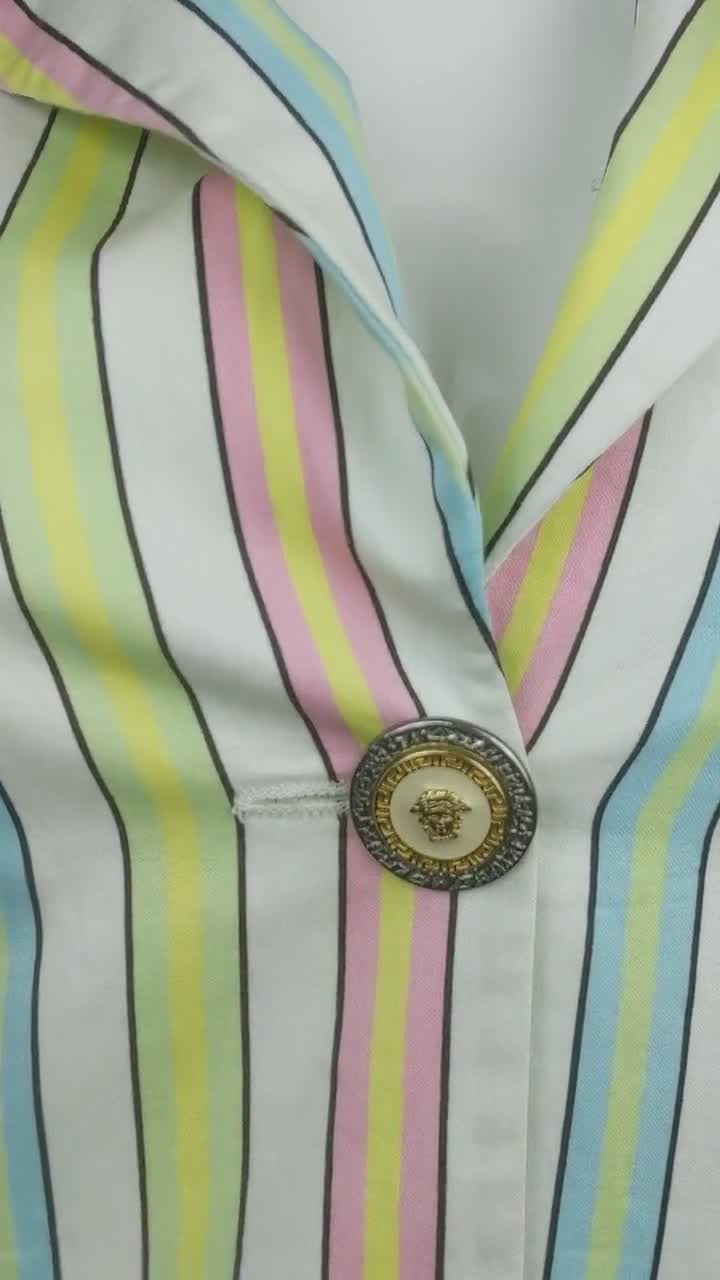 【美品】Versace ヴィンテージ ストライプ ダブルブレスト ジャケット 90年代のヴィンテージVERSACEストライプブレザー。VERSACE Jeans